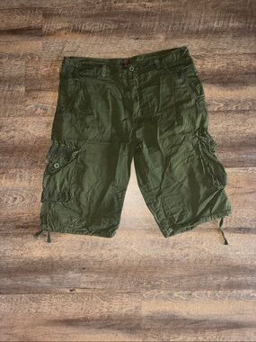 Men's Olive Green Cargo Shorts with Utility Pockets